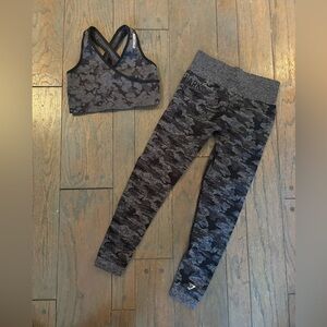 Gymshark contour seamless highwaisted legging set 2pc. In black/gray camo medium